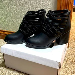 Black Bamboo Victoria booties